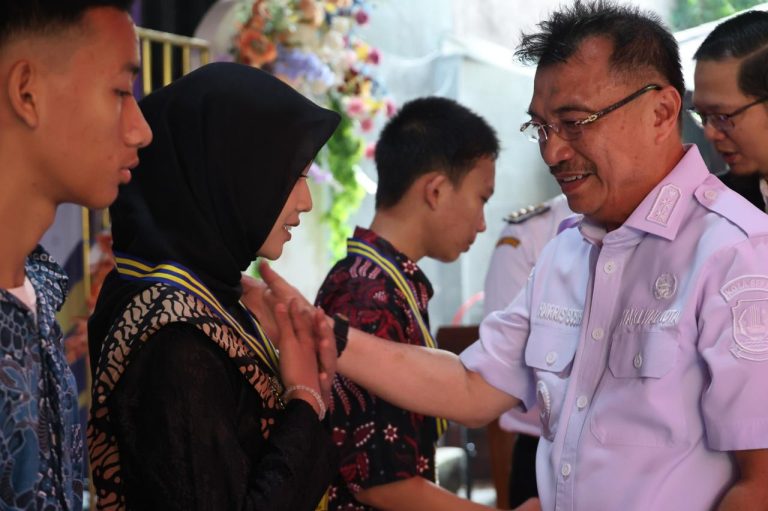Pesan Plh Wali Kota Harris Bobihoe Kepada Lulusan SMPN 35 Kota Bekasi*