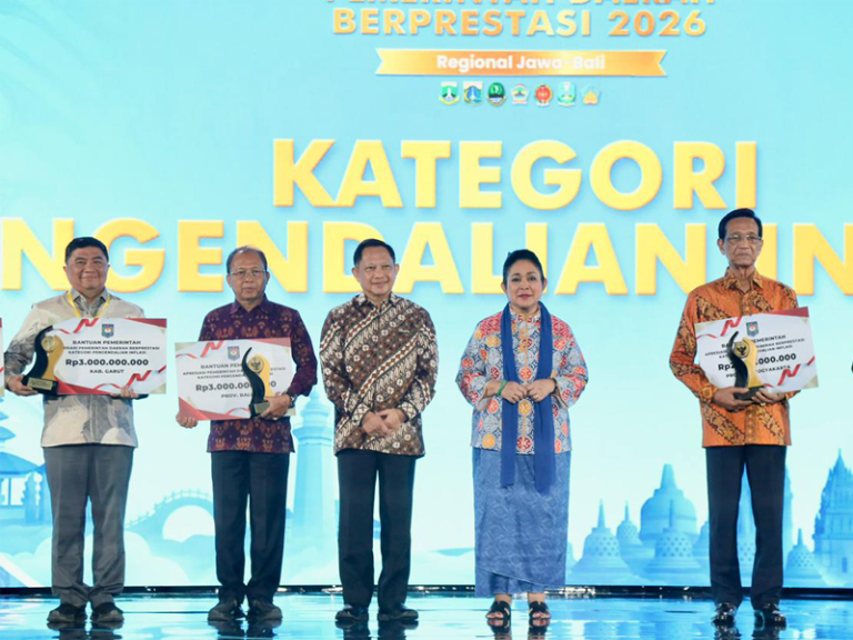 Kabar Hangat: Tingkatkan Kinerja Daerah, Kemendagri Beri Penghargaan Pemda Berprestasi Regional Jawa-Bali (Cek Faktanya)