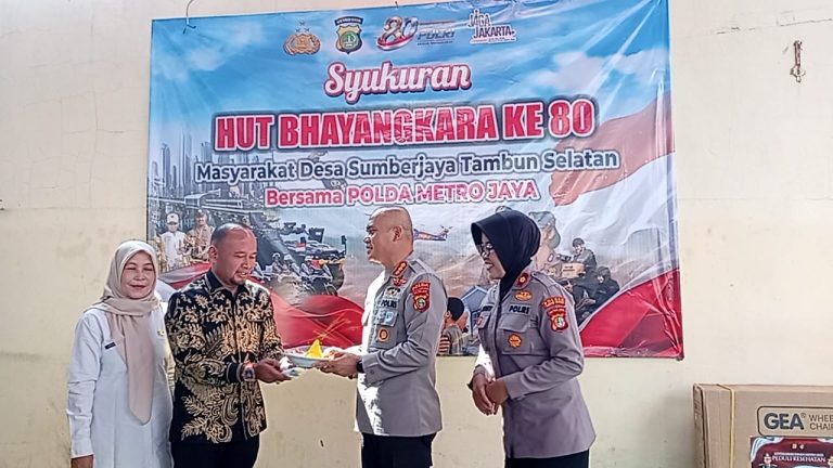 HUT Bhayangkara ke-80, Polda Metro Jaya dan Masyarakat Desa Sumberjaya Perkuat Sinergi Melalui Bakti Sosial