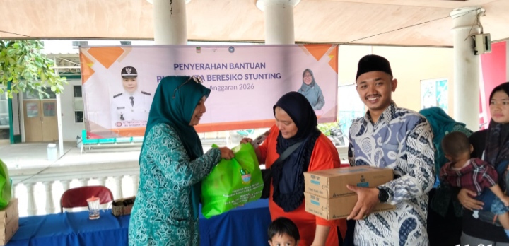 Pemdes Sumberjaya Gelar Pelatihan Tumbuh Kembang Balita dan Salurkan PMT untuk Cegah Stunting